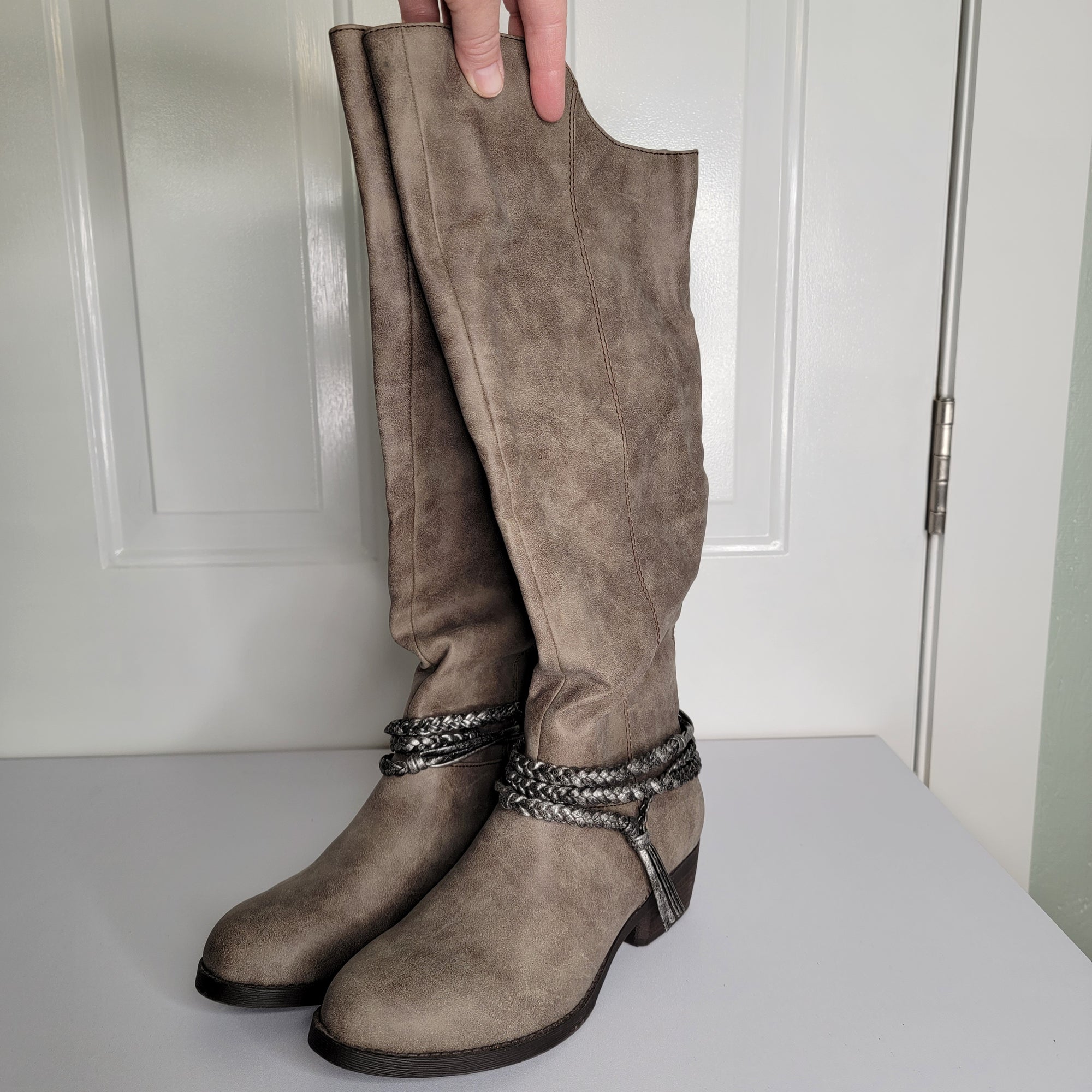 Size 8 Gray Pop Knee Boots