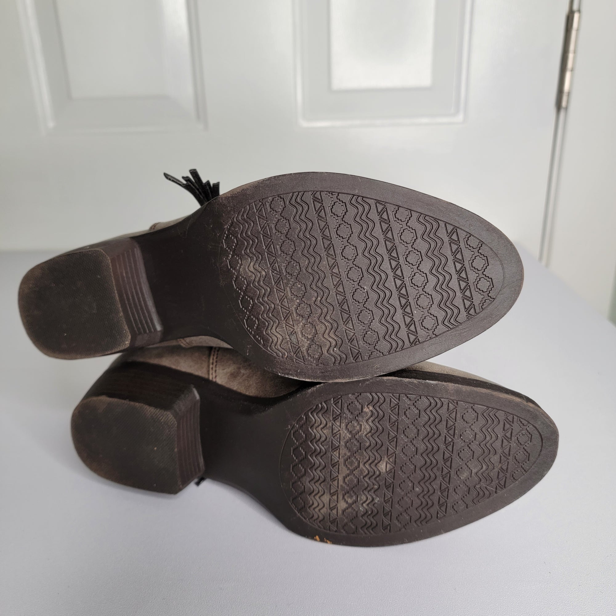 Size 8 Gray Pop Knee Boots