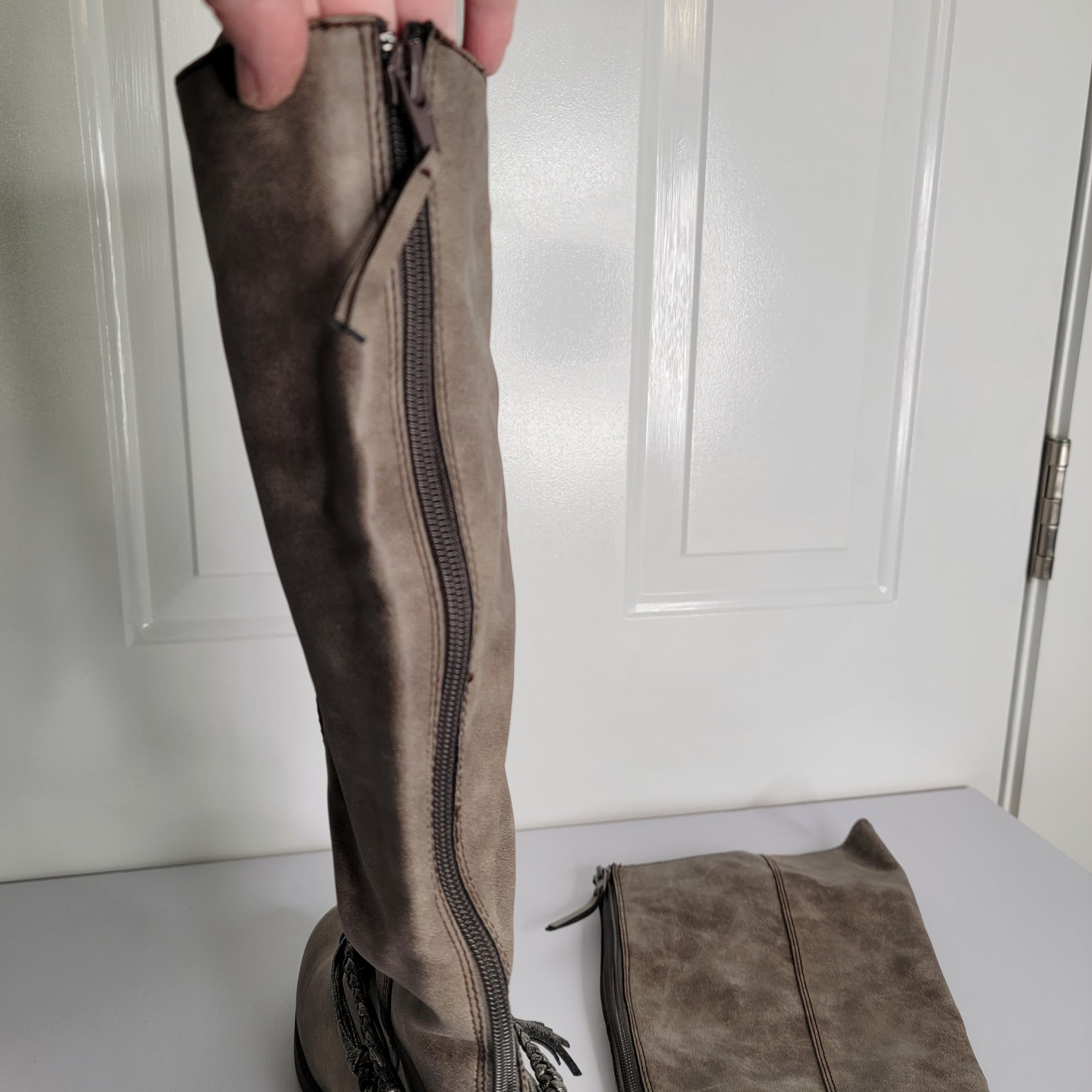 Size 8 Gray Pop Knee Boots