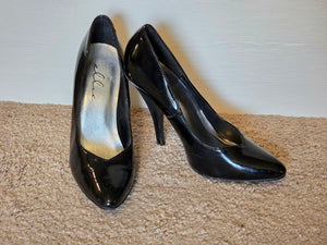 Size 7 Black Ellie Pumps