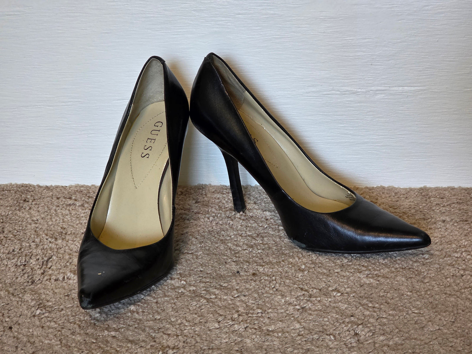 Size 7 Black Guess Pumps