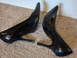 Size 7 Black Guess Pumps