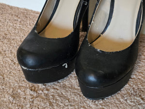 Size 7.5 Black Olsenboye Pumps