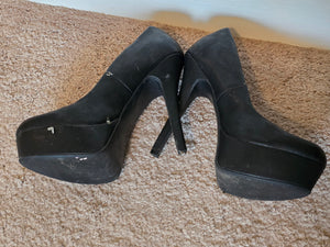 Size 7.5 Black Olsenboye Pumps