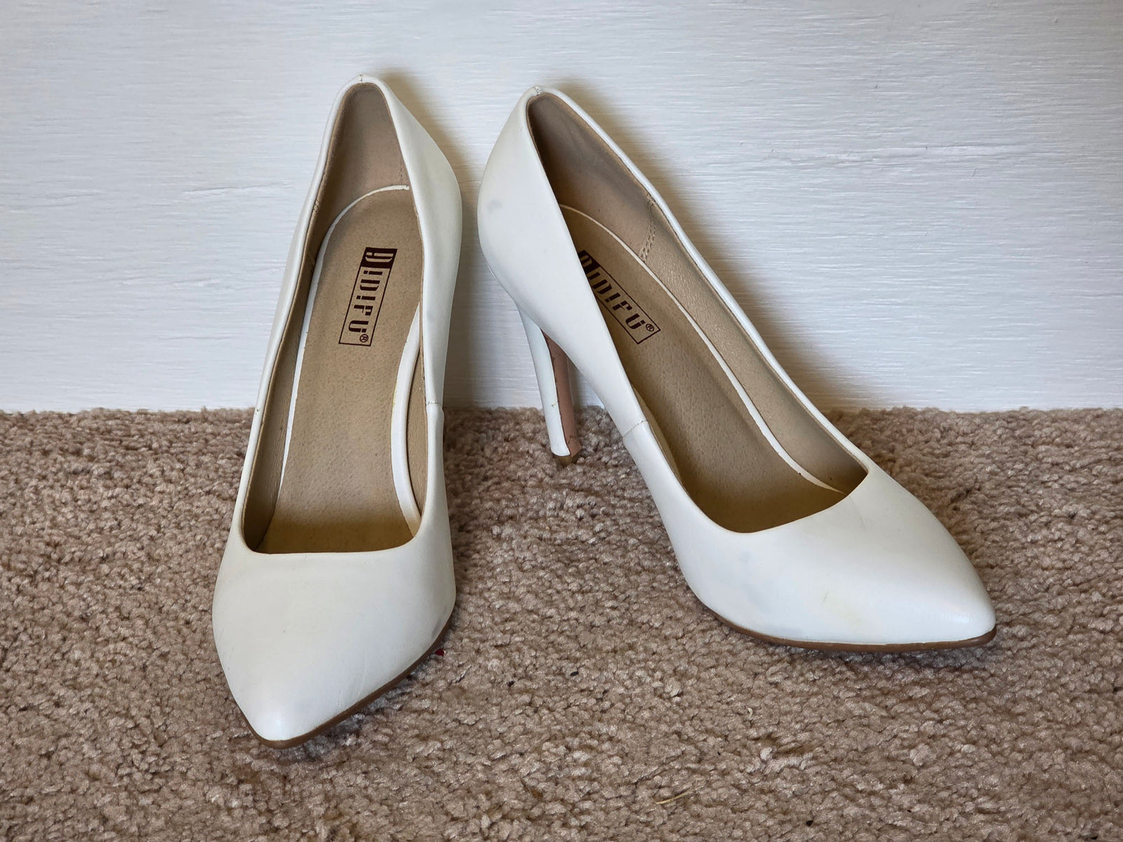 Size 6 White IDIFU Stiletto Pumps
